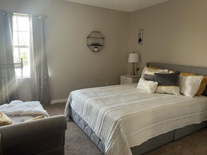 3 bedrooms, iron/ironing board, WiFi, bed sheets - Beautifu 3-bedroom house with WiFi and AC in delightful Charlotte (Charlotte)