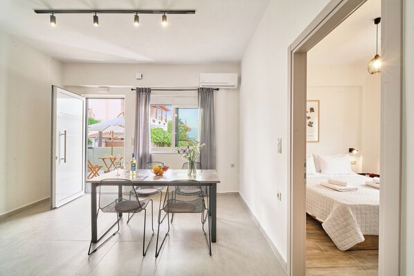 In-room dining - Friday Collection (Vamvakopoulo)