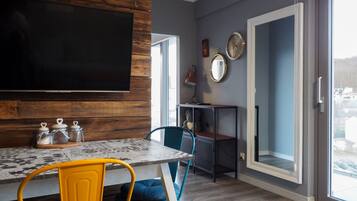 Apartment | Dining
