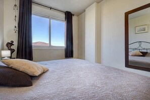 Apartment | 3 bedrooms, iron/ironing board, free WiFi, bed sheets - 3bed-6guests-parking-golf-pools-seaview (Manilva)