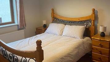 House | 3 bedrooms, free WiFi, bed sheets