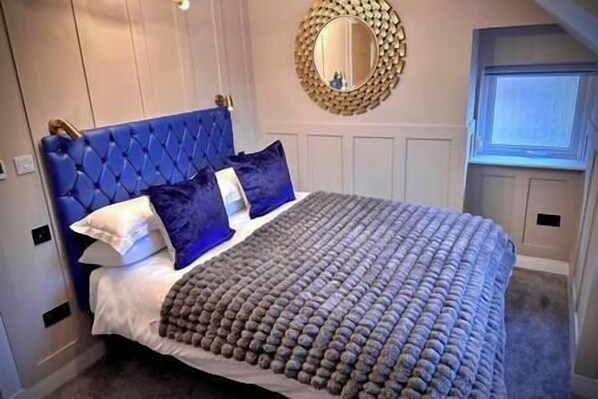 2 bedrooms, travel crib, WiFi