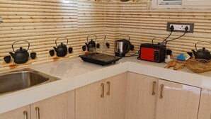 茶具/咖啡用具、冰箱、电热水壶、烤面包机