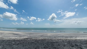 Camastros y toallas de playa