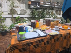 Tägliches kontinentales Frühstück gegen Gebühr