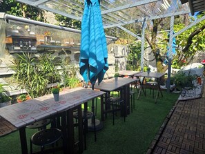 Dagelijks continentaal ontbijt (EUR 7 per persoon)