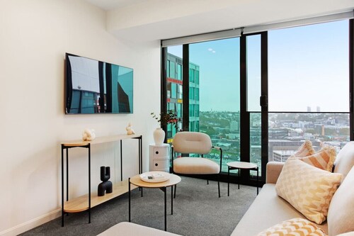 Modern CBD Apartment with City views near Skytower