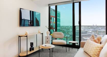 Modern CBD Apartment with City views near Skytower