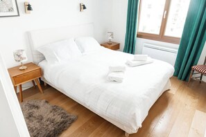 2 bedrooms, travel cot, free WiFi, bed sheets