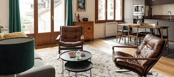 Bienvenue à Annecy ! Venez profiter d’un séjour confortable dans notre appartement lumineux, situé dans un quartier résidentiel calme, à 10 minutes à pied de la gare, du centre historique, et à 20 minutes à pied du lac.