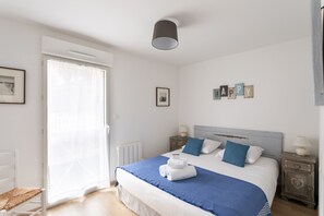 2 slaapkamers, een strijkplank/strijkijzer, gratis wifi, beddengoed