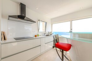 Refrigerador, microondas, horno, lavavajillas