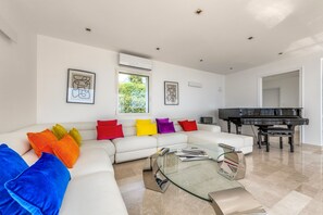 Télévision, chaîne hi-fi