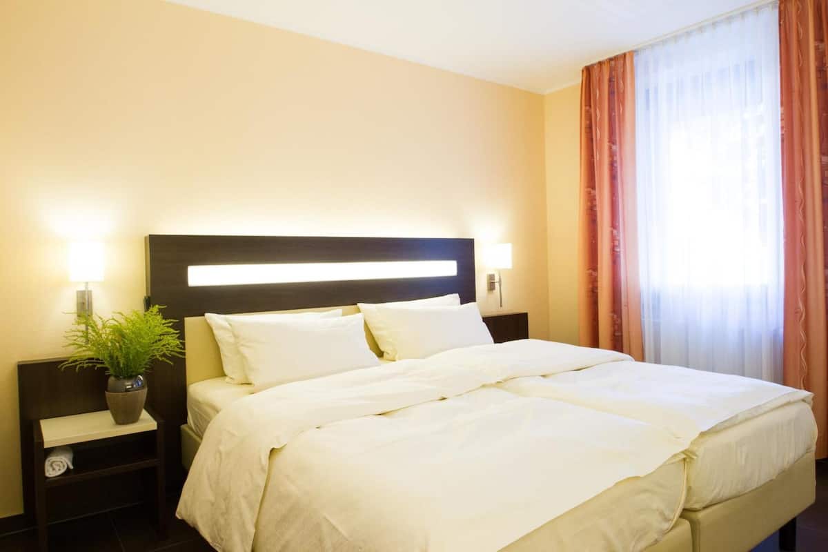 Soundproofing, WiFi (free)