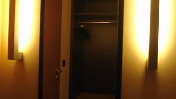 Basic Single Room | Soundproofing, WiFi (free)
