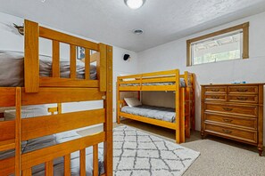 3 bedrooms, internet, bed sheets