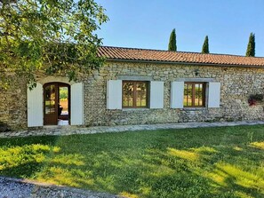 Exterior - Picturesque Family/Golf Oasis: Pool, Snooker, View (Pellegrue)