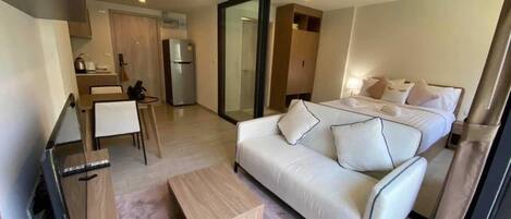 1 多间卧室、办公桌、WiFi、床单