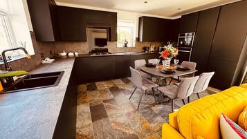 Apartemen, akses difabel | 2 kamar tidur