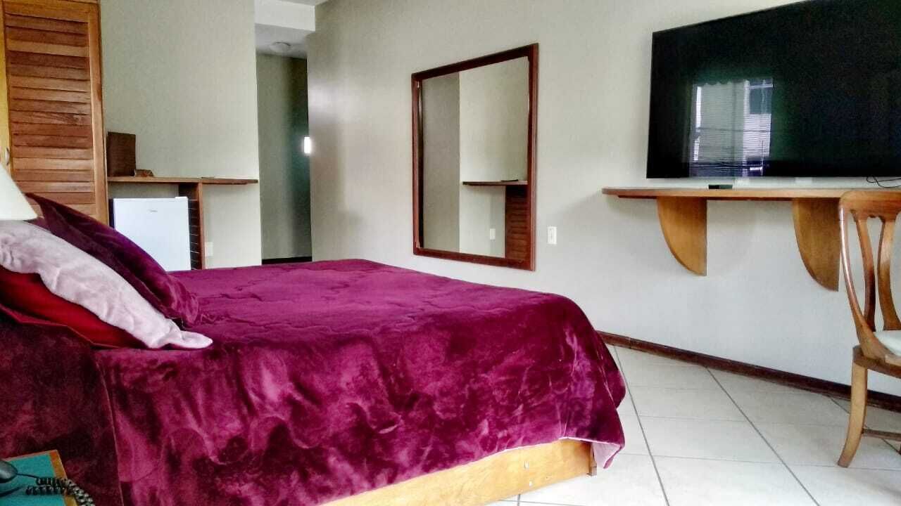 Minibar, caja de seguridad en la habitación y decoración personalizada 