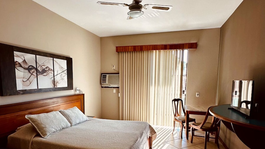 Hotel Dominguez Plaza