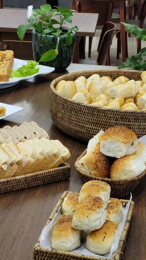 Free daily buffet breakfast