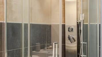Shower, hair dryer, bidet, towels