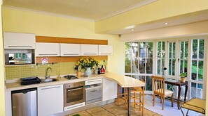 Studio, 1 Bedroom, Patio, Garden View | Interior