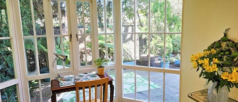 Studio, 1 Bedroom, Patio, Garden View | Living area