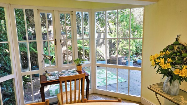 Studio, 1 soverom, terrasse, hageutsikt | Oppholdsområde