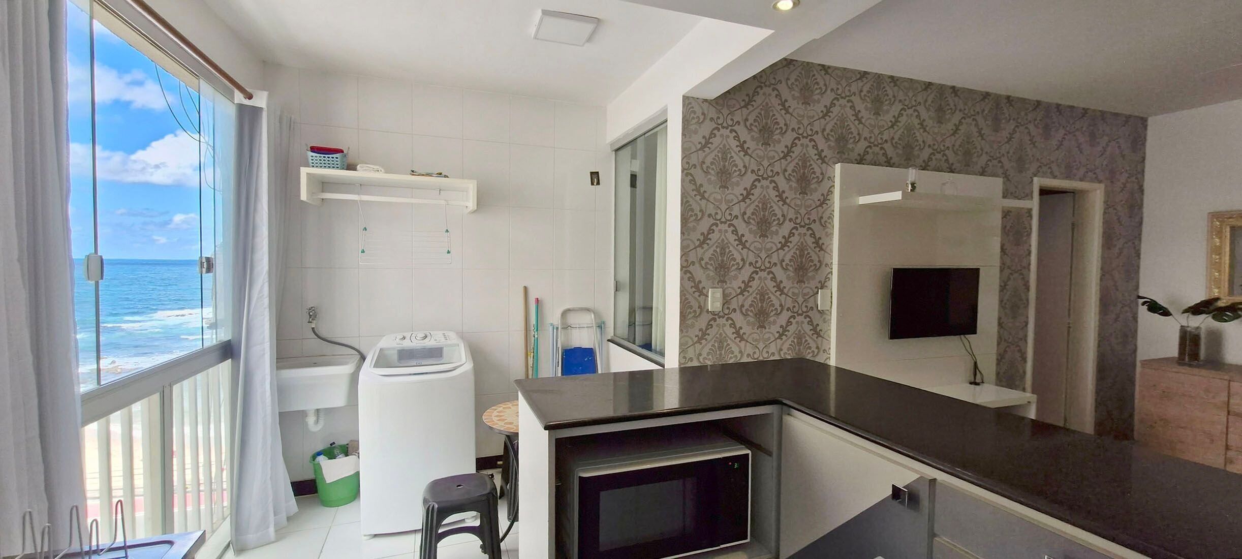 Apartamento básico | Área de estar | Smart TV 32 polegadas com canais digitais, Netflix