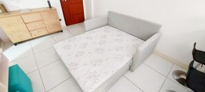 Basic Apartment | Living area | 32-inch Smart TV with digital channels, Netflix, streaming services - COOND0100 - Edifício Solarius (Salvador)