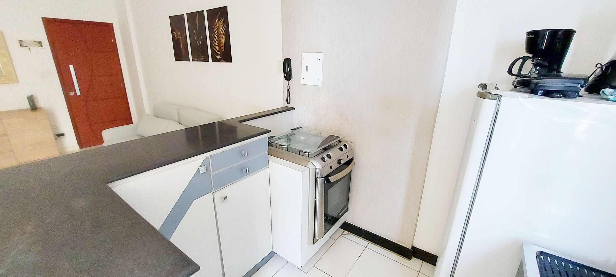 Apartamento básico | Cozinha privada | Geladeira, micro-ondas, fogão, cafeteira/chaleira