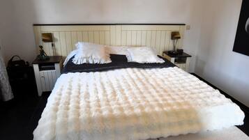 House | 3 bedrooms, individually furnished, bed sheets