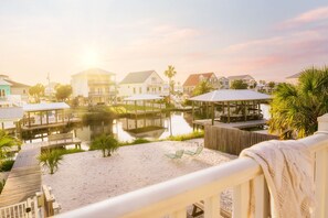 Property grounds - 3 Bungalows! Group Beach Trip! Enjoy Heated Pool! (Gulf Shores)