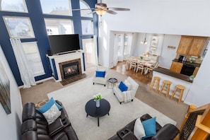 Smart TV, fireplace