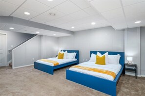 4 habitaciones, tabla de planchar con plancha, wifi y ropa de cama 