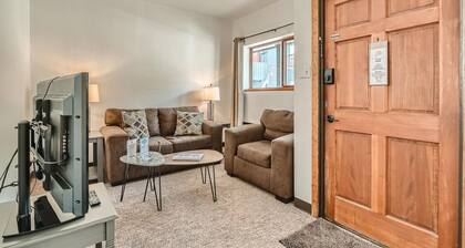 2 Kings, Boutique Mountain Motel Suite near Hiking & MTB Park, Idaho Springs