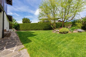 Property grounds - Comfortable and spacious apartment with garden (Tiefgraben)