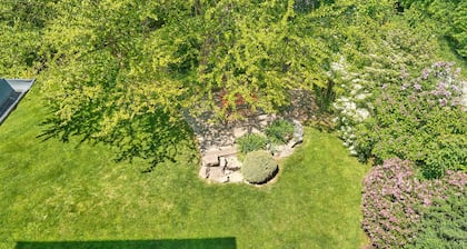 Comfortable and spacious apartment with garden