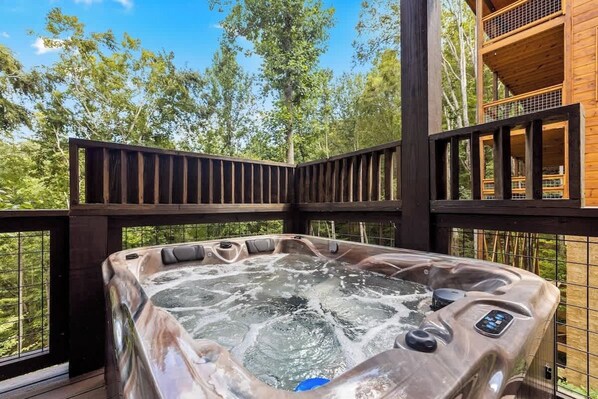 Outdoor spa tub