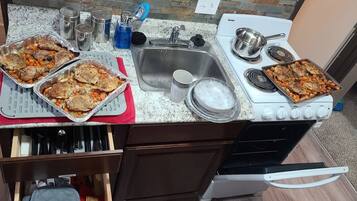 Microwave, oven, stovetop, coffee/tea maker