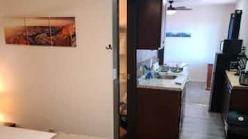 2 habitaciones, escritorio, wifi y ropa de cama