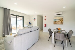Interior - Star House -Jacuzzi & Lovely Mountain View (Calheta)