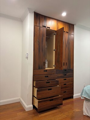 Interior - Cozy Lake House in Charming Roscoe: Your 3-Bedroom Getaway (Roscoe)