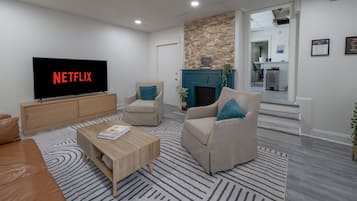 Smart TV, fireplace