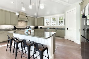 Fridge, microwave, oven, stovetop - New Decks and Pool area, 100 yrds to beach, parking for 12 cars (Miramar Beach)