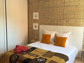 2 habitaciones, tabla de planchar con plancha, wifi y ropa de cama
