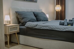 2 bedrooms, desk, WiFi, bed sheets - Passau Apartment|Singles-Couples-Groups|Central (Passau)