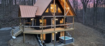 Timberline Retreat | Hocking Hills, Hot Tub